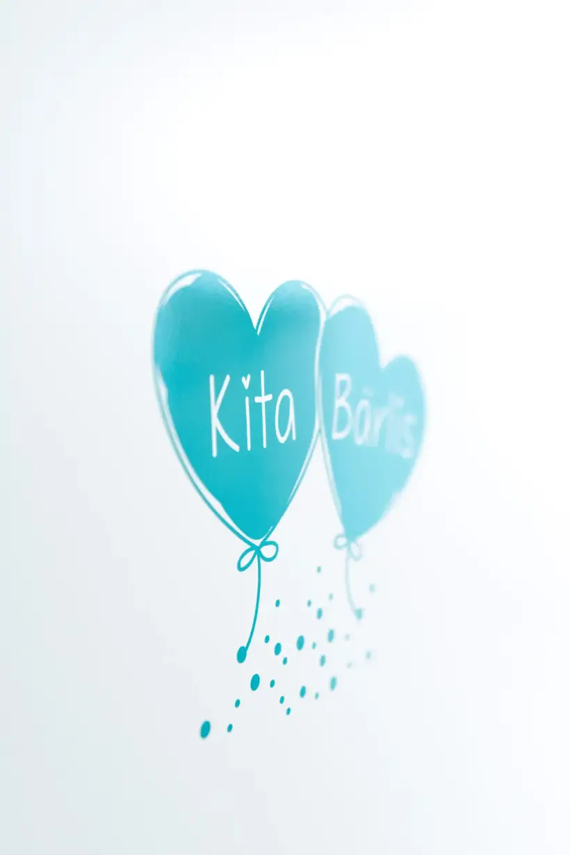 Ballondekoration mit dem Logo der Kita Bärlis